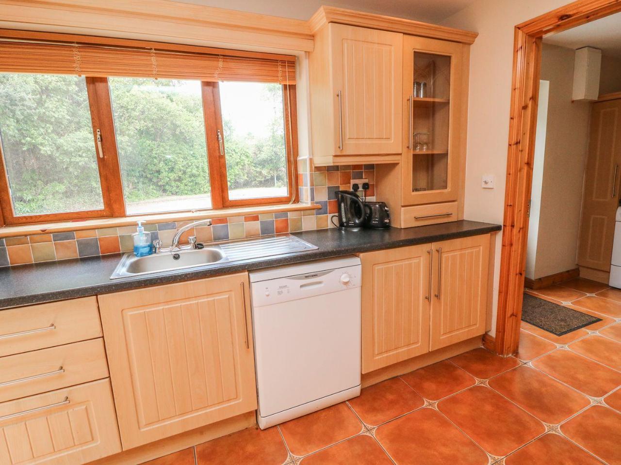 13 Sneem Leisure Village, Снийм Екстериор снимка
